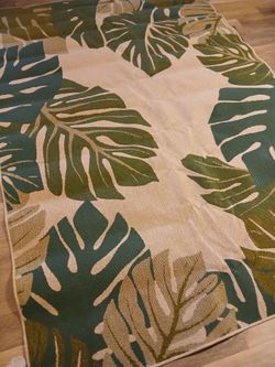 12x8. Leaf design Area Rug. Brand New