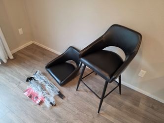Brand New Unassembled_4 Black Faux Leather Barstools(Seat H26")