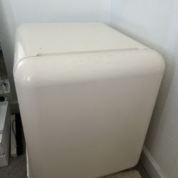 Kismile Retro Mini Fridge