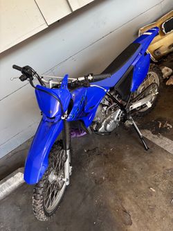 Yamaha 250cc dirtbike