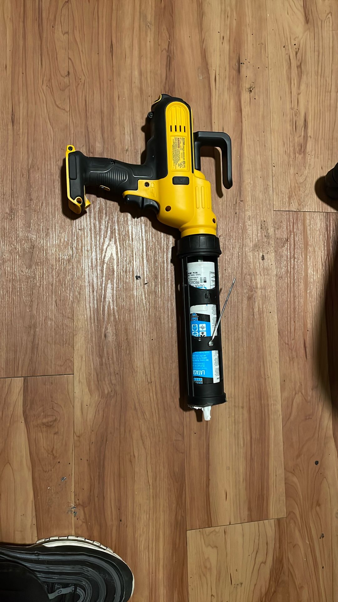 Dewalt Caulking, Gun