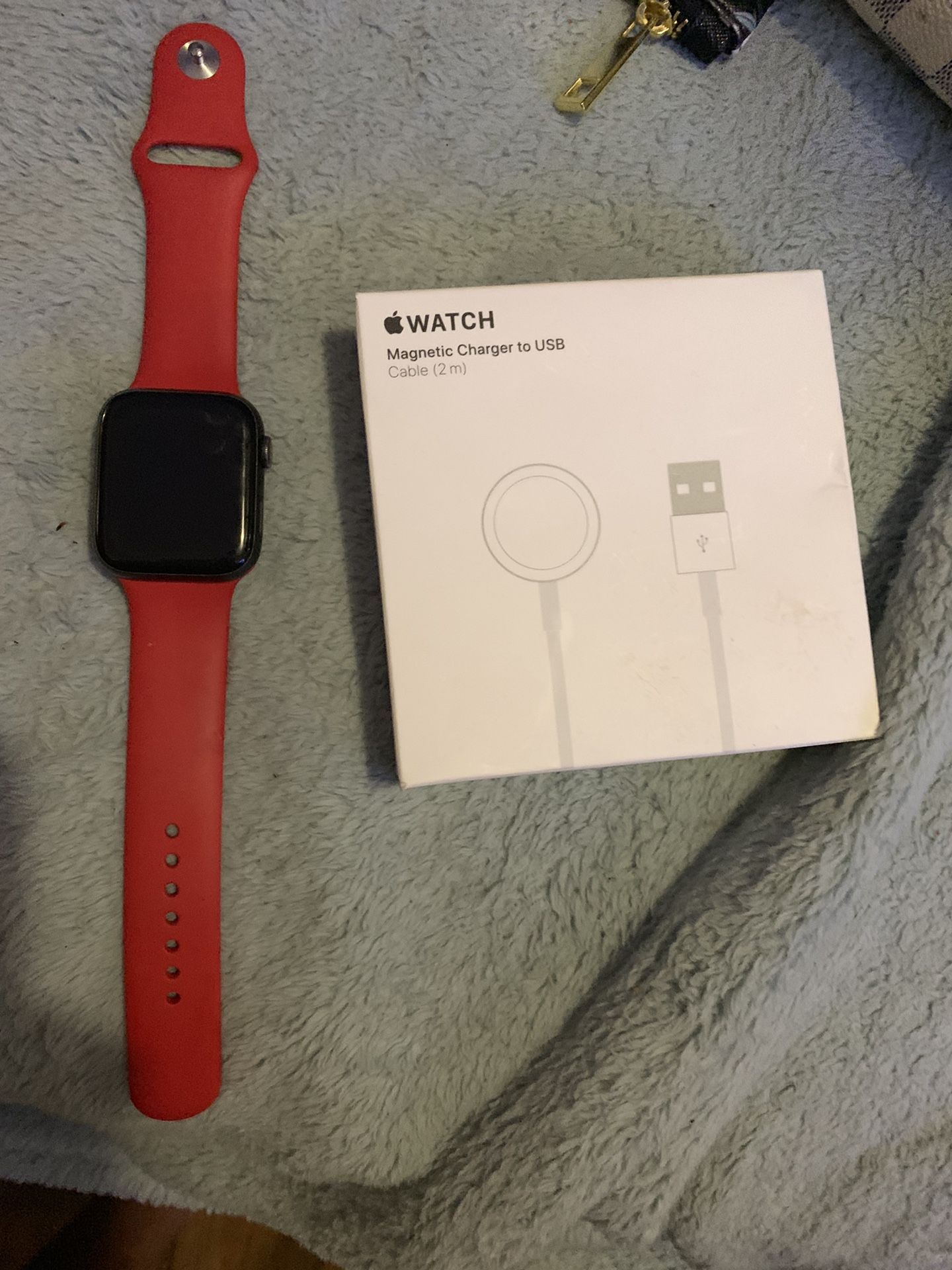 APPLE WATCH SERIES 4 44mm With RED BAND