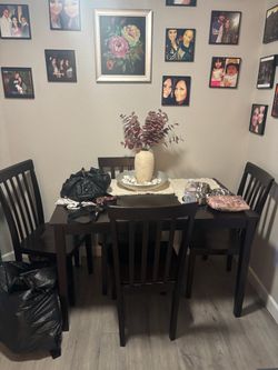 Table 4 chairs