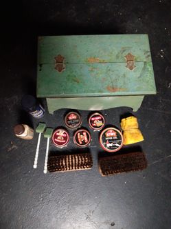Vintage shoe shine box
