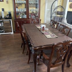 Mahogany Wood Dining Table And Hutch
