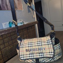 Burberry changing hotsell bag sale