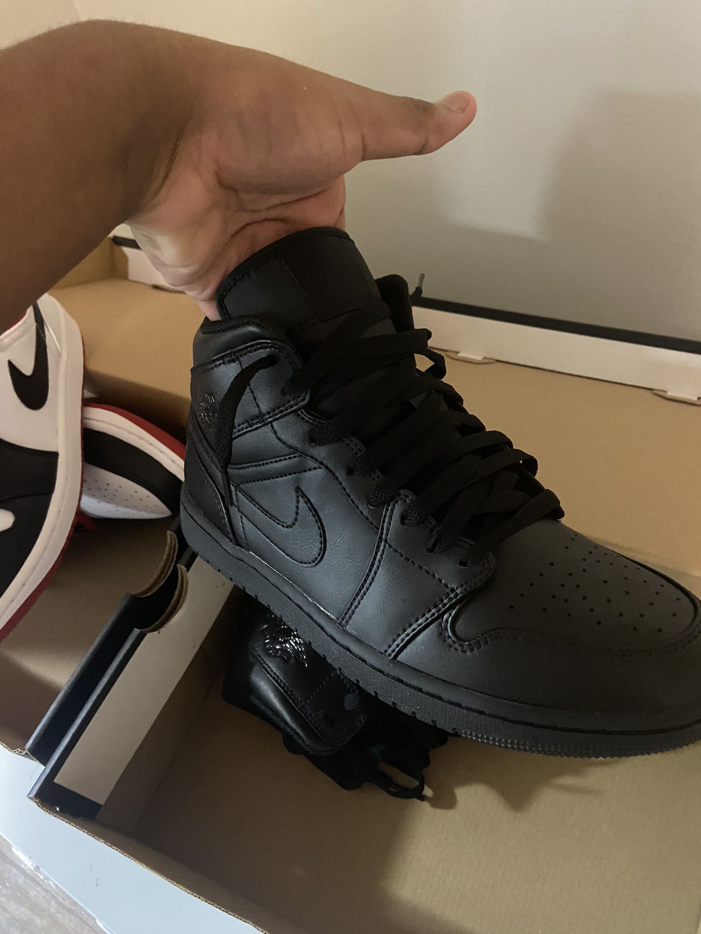 All Black Jordan 1 Mid, Size 8, Originally Bought For $120, But Im Selling For Only 75, Will To Negotiate The Price