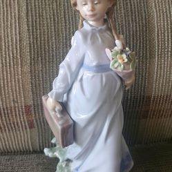 Lladro #7604 "School Days" Girl W/Flowers & Briefcase Porcelain Figurine 8"