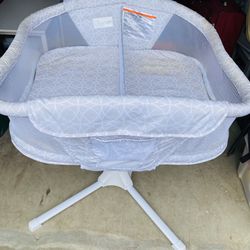 Twin Halo Bassinet 