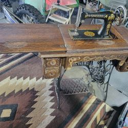 Singer Sewing Machine 