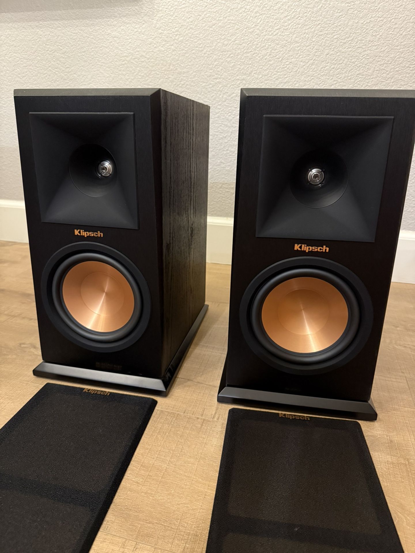 Mint Klipsch RP 160M PAIR (2) Black Ebony Shelf Boxes 400 Watts RP 160M