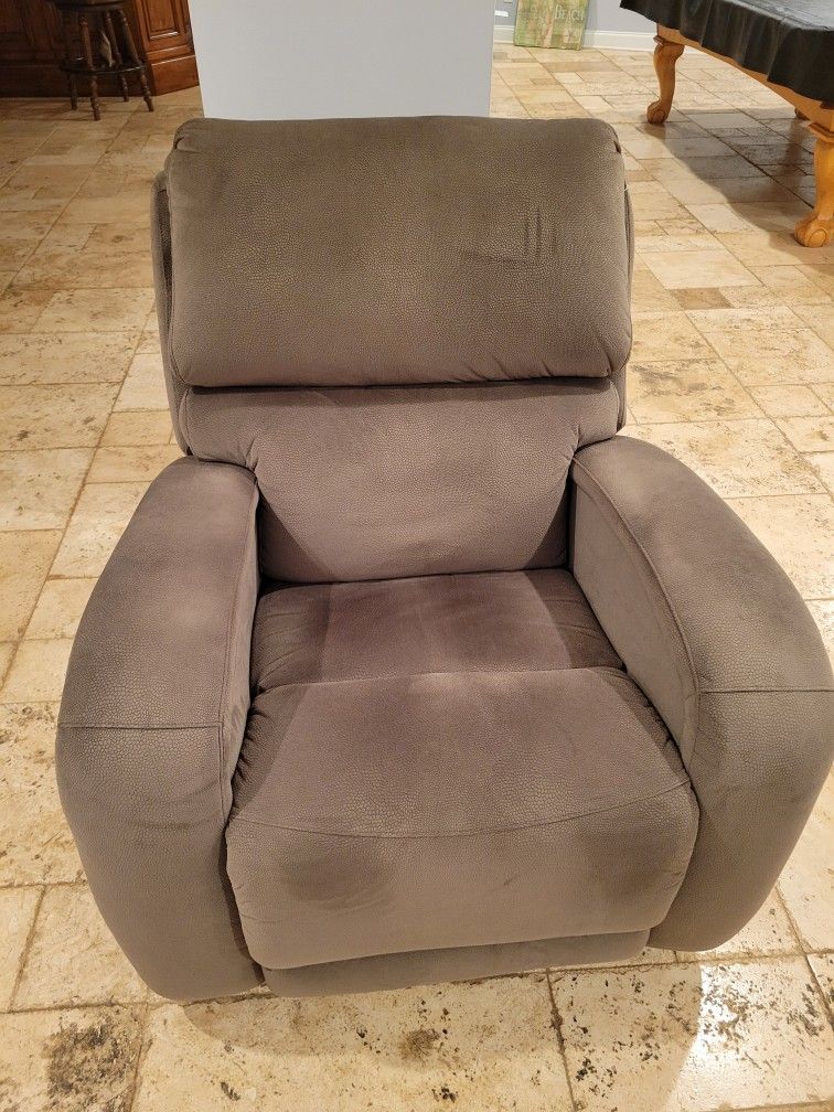Raymour & Flanigan  Swivel Rocker Recliner Chair