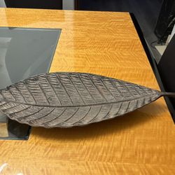 Metal leaf decor