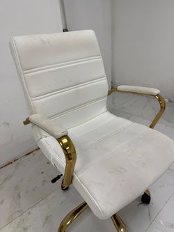 White desk chair