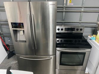 (Price Is $800 Free Delivery)Fridge & Stove Set