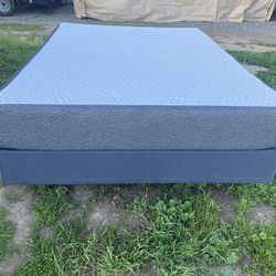 QUEEN BED☑️☑️☑️