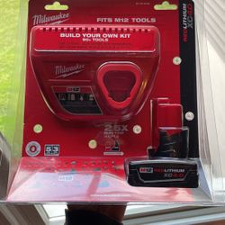 Milwaukee XC 4.0 Battery And Charger Starter Kit