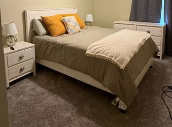 Queen bedroom set