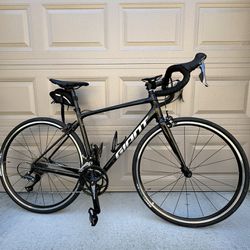 Selling my Giant Contend 3 Road bike