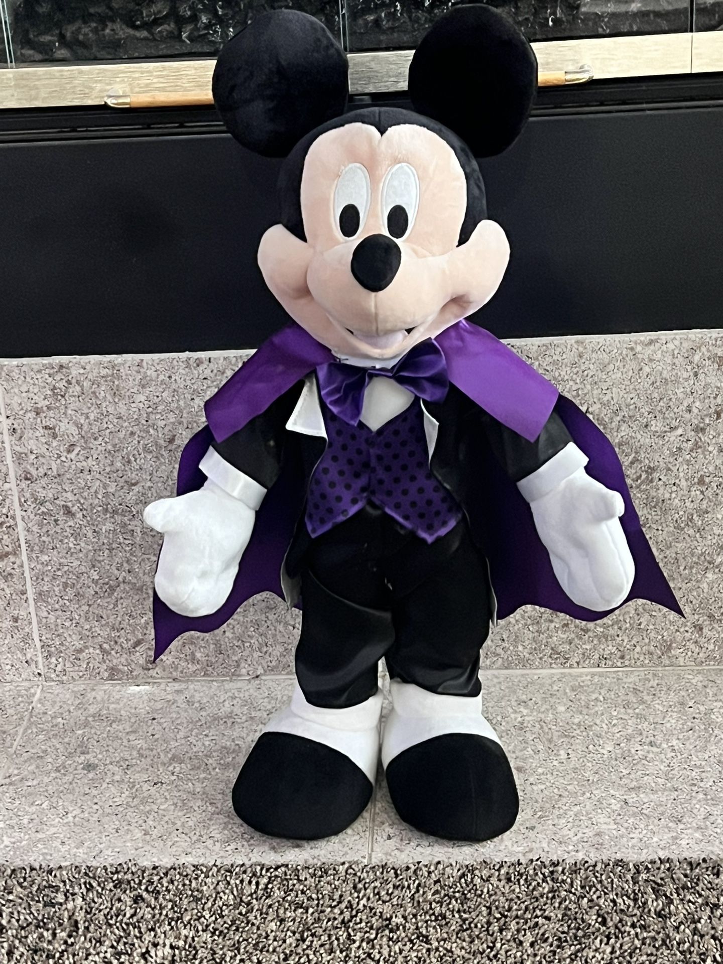 DISNEY HALLOWEEN MICKEY DOOR GREETER!  Adorable