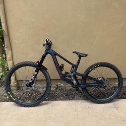 Santa Cruz Nomad Freeride Build.