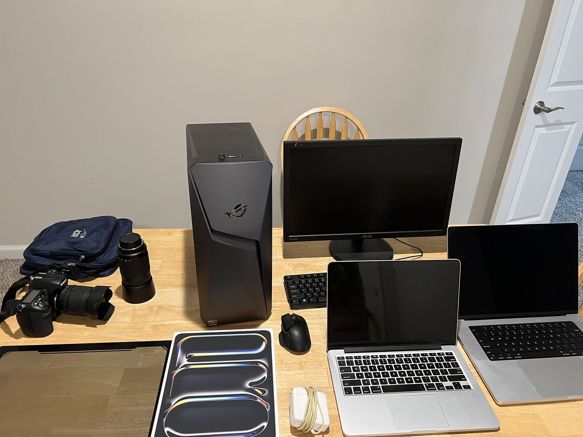 Asus Gaming Computer, MacBooks, And More Message And See