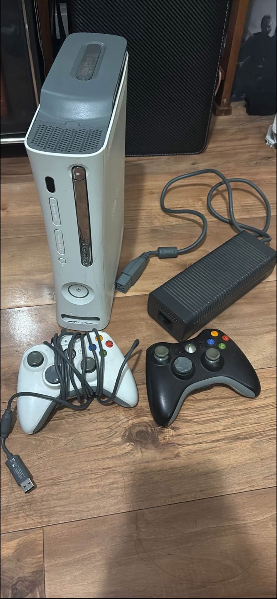 Xbox 360 with controllers UNTESTED