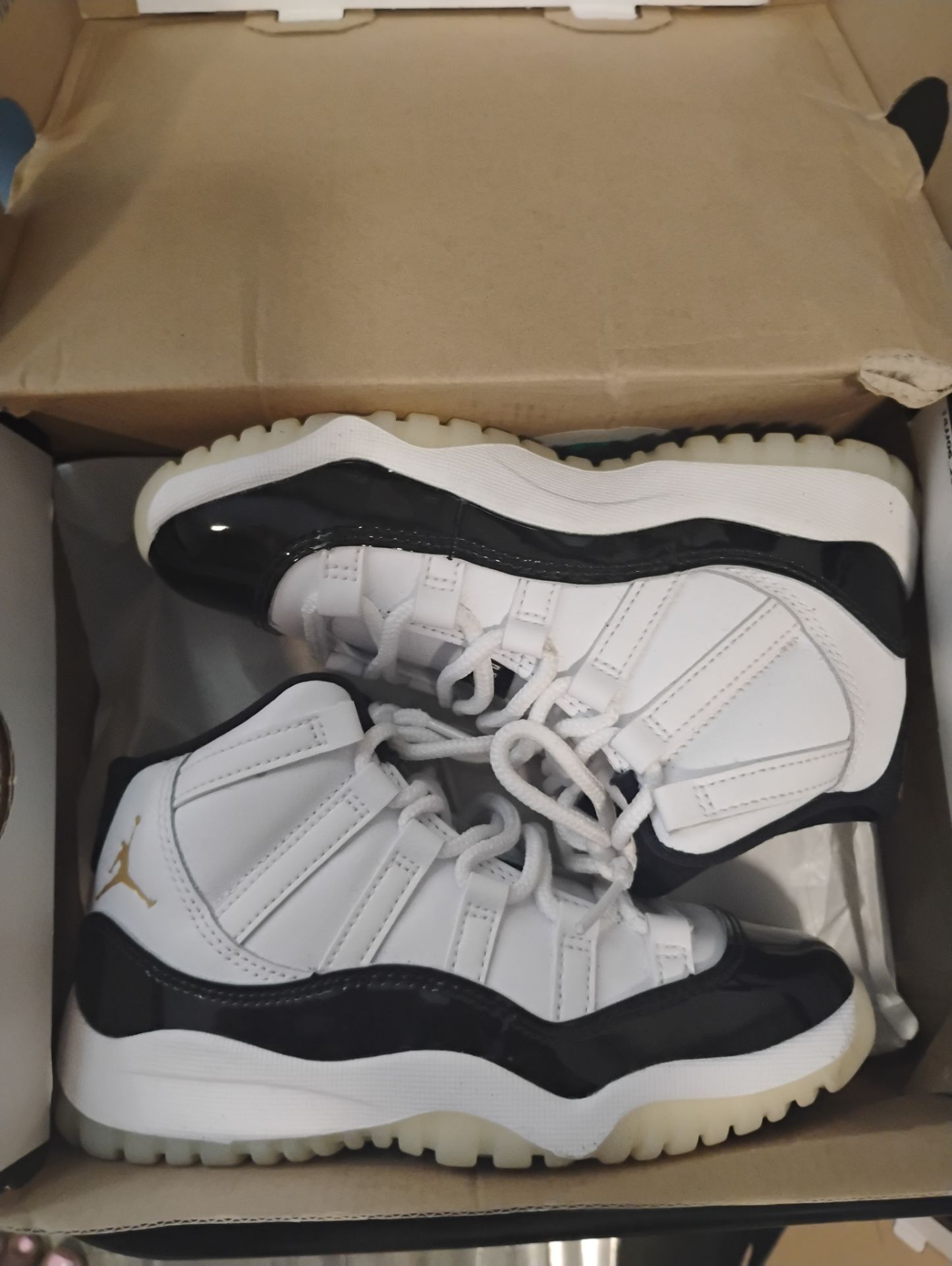 Retro 11 Black/white size 12 c