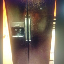 Black Refrigerator Ice maker Works Perfect 