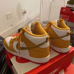 Dunks HI - University Gold, Orange & White 