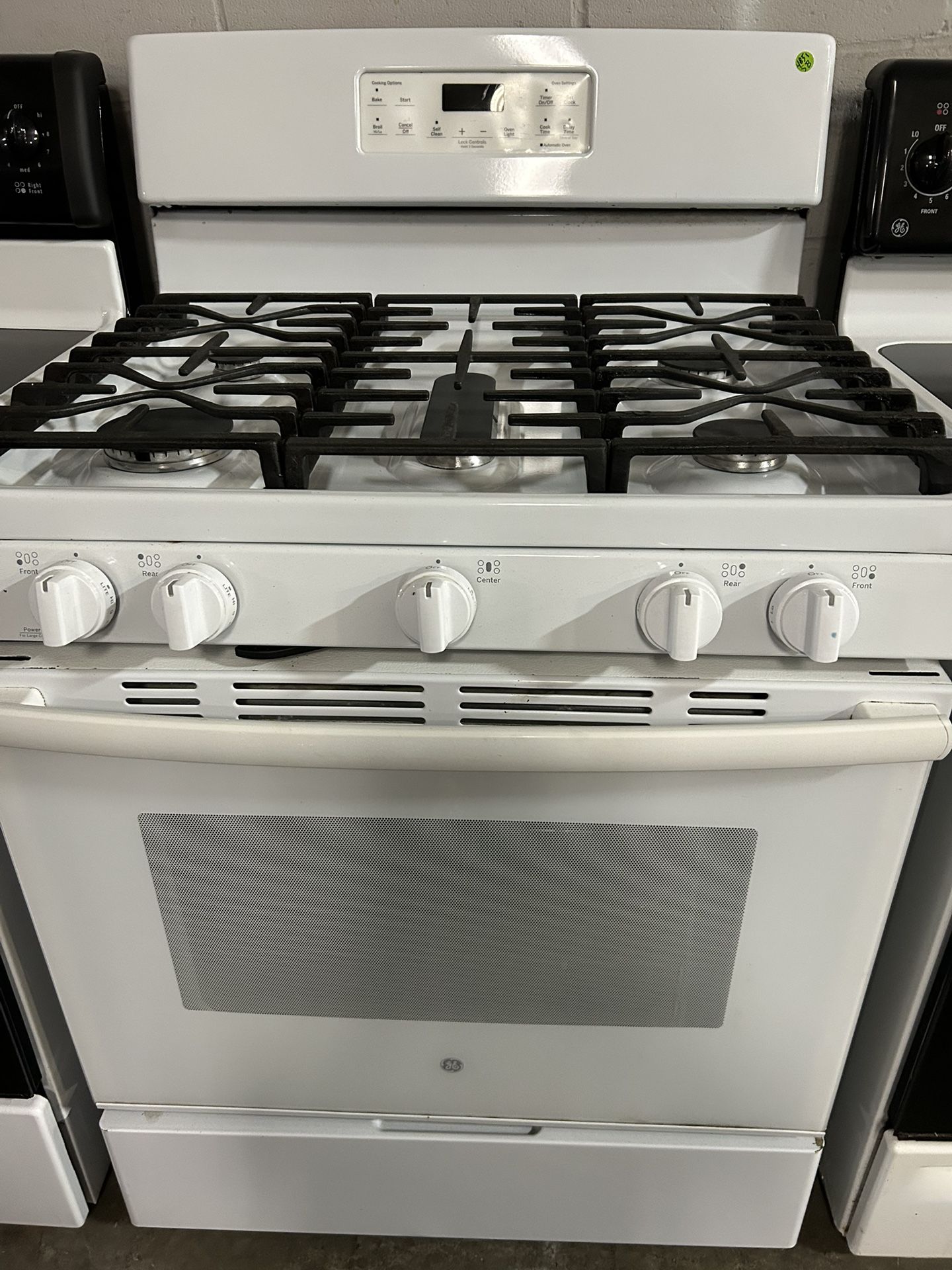 White Gas Stove Preowned Un Mint Condition