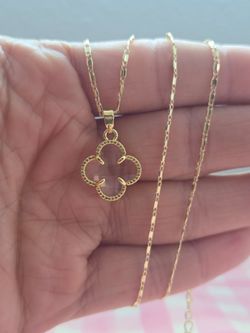 Clear Clover Necklace