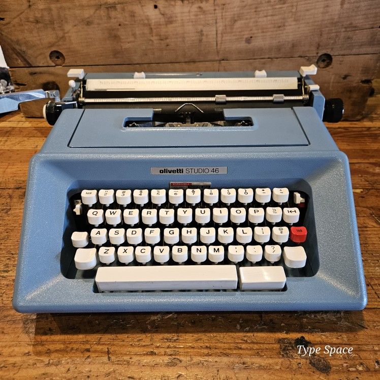 📌Professionally Serviced 1976 Olivetti Studio 46 – Baby Blue – NEW Ribbon & Feet!