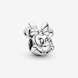 Pandora Disney Minnie Portrait Charm
