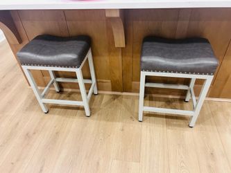 Modern Bar Stools – Set of 2 – Excellent Condition –