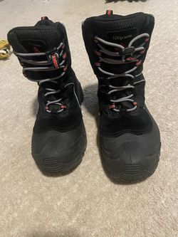 Columbia boys size 5 waterproof insulate boots