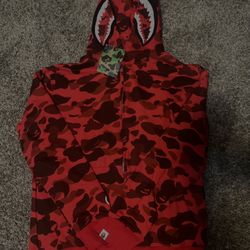 BAPE HOODIE BRAND NEW SIZE M