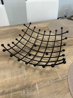 Black Metal Wire Fruit Bowl