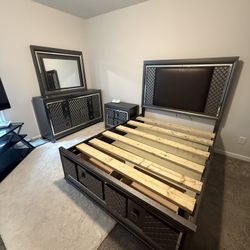 Queen Bedroom Set