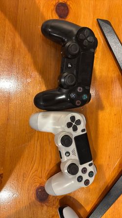 PS4 controllers