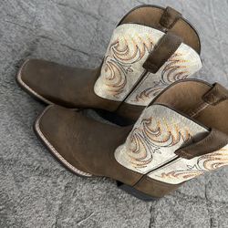 Kids Size 2 Ariat Boots Brand New