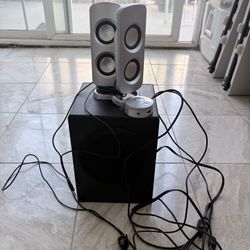 Insignia 2.1 Speaker System w/ Subwoofer