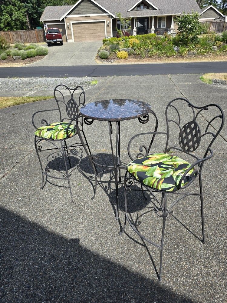 Bar Table w/ Chairs