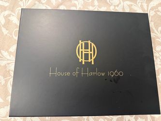 House of Harlow  Gift set hat and scarf