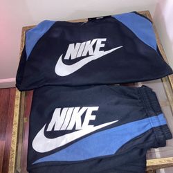 Men’s Nike sweatsuits sizes s-2x $70 each HMU 💯🔥✅‼️