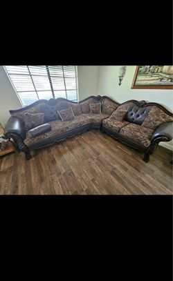Beautiful 3-Piece Luxury Sectional Sofa