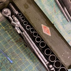  Vintage S-K 1/2” 13-piece Socket Set With Case 