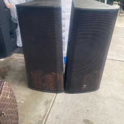 Dos Medios Amplificados Electrovoice