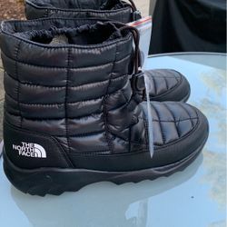 Black Puffy North Face Boots