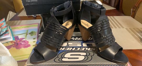 Black Leather …Vince Camuto…Size 7…